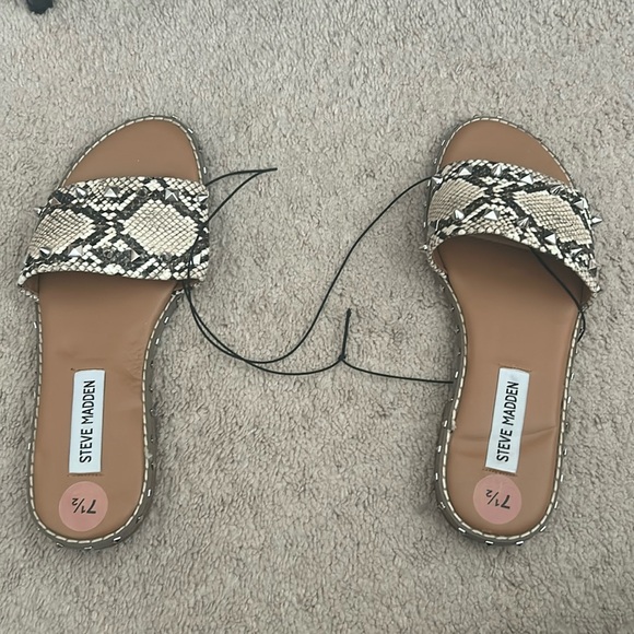 Brand New with Tags Steve Madden Studded Snake Sandal - Picture 2 of 4